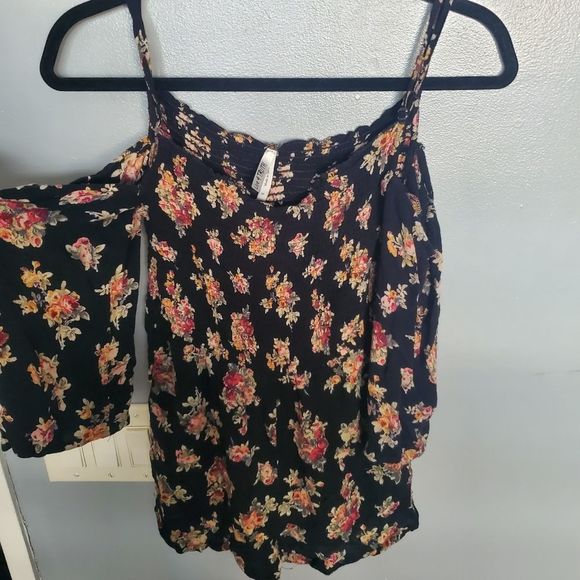 Live 4 truth floral cold shoulder top M - Picture 5 of 12